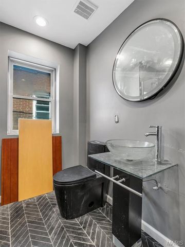 8808 Saint Charles Rock Road Road, St Louis, MO 63114