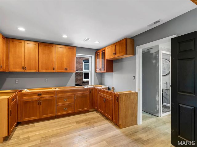 8808 Saint Charles Rock Road Road, St Louis, MO 63114