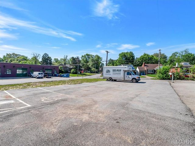 8808 Saint Charles Rock Road Road, St Louis, MO 63114
