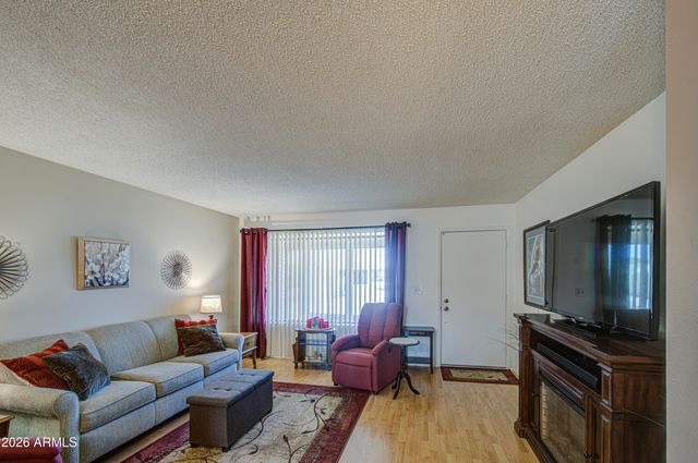 4023 E CLOVIS Circle, Mesa, AZ 85206