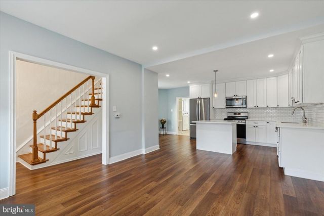 332 SPRING MILL AVE, Conshohocken, PA 19428