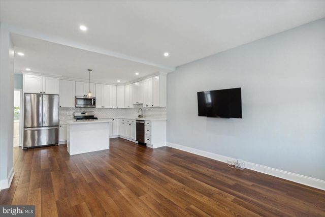 332 SPRING MILL AVE, Conshohocken, PA 19428