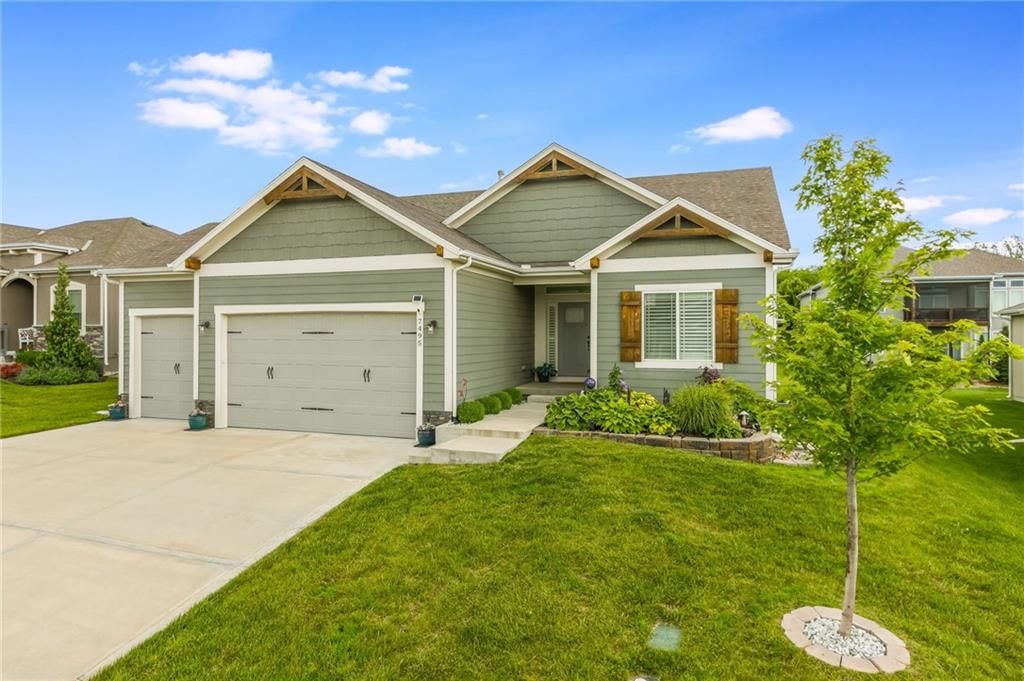 7495 NW Chambers Court, Parkville, MO 64152