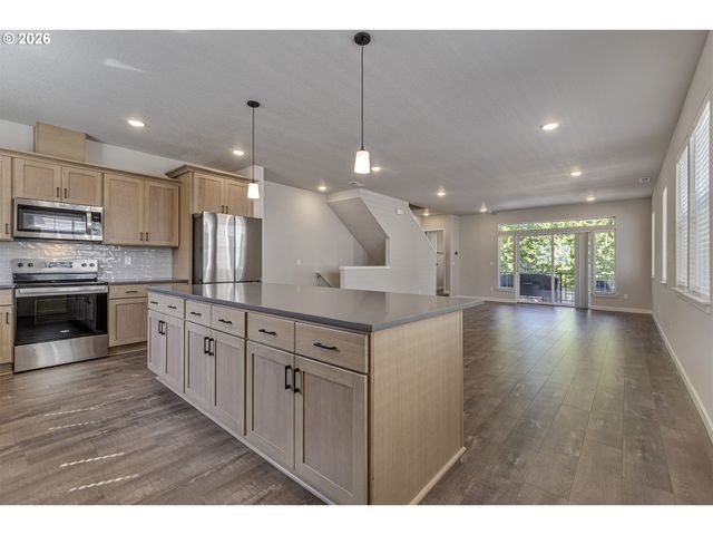 3382 Se BROOKWOOD Ave, Hillsboro, OR 97123