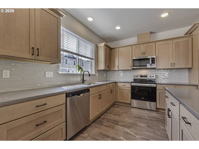 3382 Se BROOKWOOD Ave, Hillsboro, OR 97123