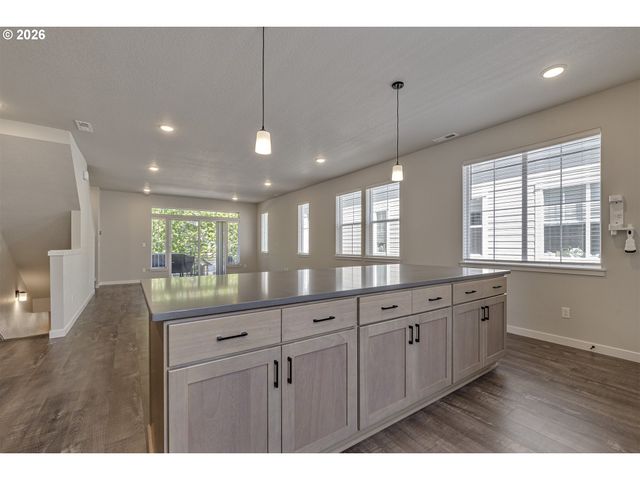 3382 Se BROOKWOOD Ave, Hillsboro, OR 97123