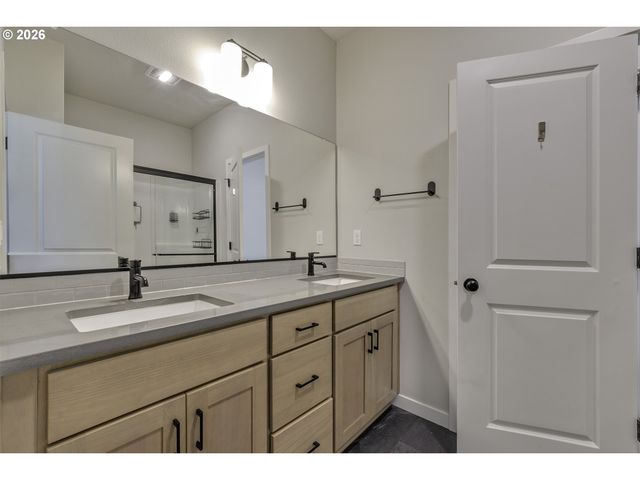 3382 Se BROOKWOOD Ave, Hillsboro, OR 97123
