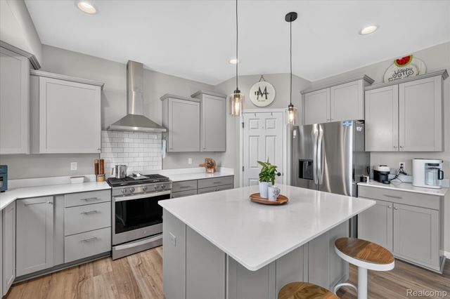 41372 Snowdon Drive, Clinton Charter Township, MI 48038