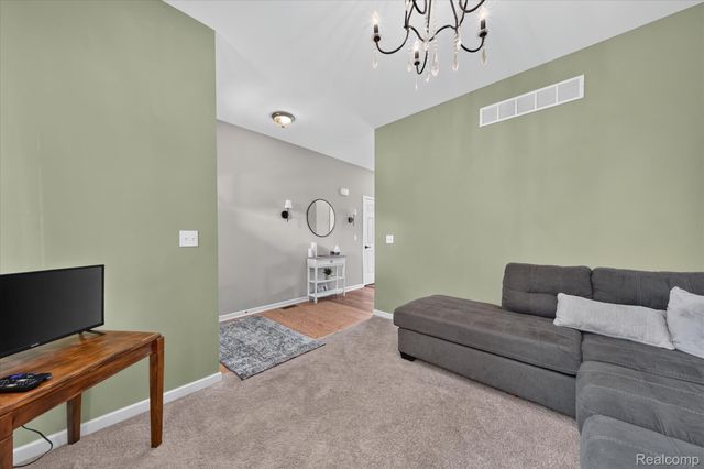 41372 Snowdon Drive, Clinton Charter Township, MI 48038