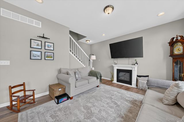 41372 Snowdon Drive, Clinton Charter Township, MI 48038