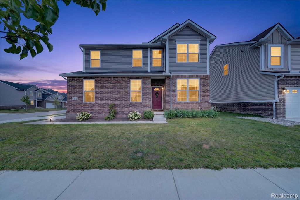41372 Snowdon Drive, Clinton Charter Township, MI 48038