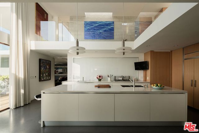 1215 Chickory Lane, Los Angeles, CA 90049