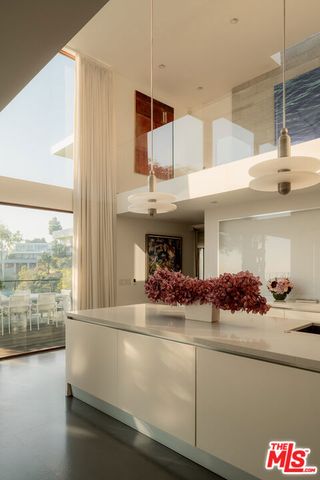 1215 Chickory Lane, Los Angeles, CA 90049