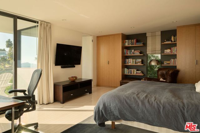 1215 Chickory Lane, Los Angeles, CA 90049