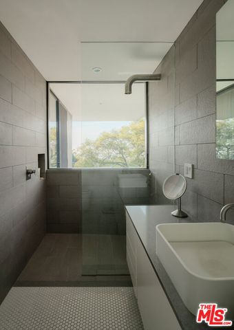 1215 Chickory Lane, Los Angeles, CA 90049