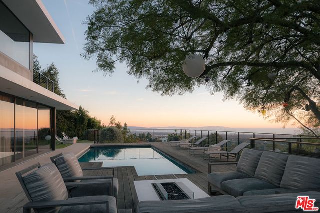 1215 Chickory Lane, Los Angeles, CA 90049