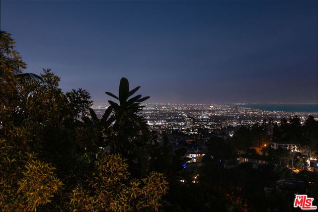 1215 Chickory Lane, Los Angeles, CA 90049