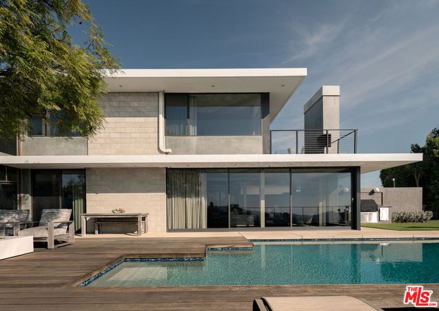 1215 Chickory Lane, Los Angeles, CA 90049