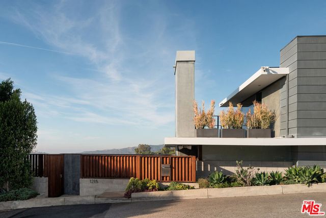 1215 Chickory Lane, Los Angeles, CA 90049