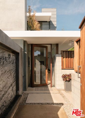 1215 Chickory Lane, Los Angeles, CA 90049