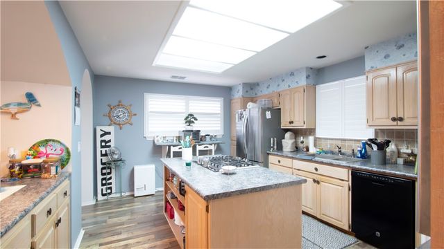 108 Tarpon Ct, Aransas Pass, TX 78336