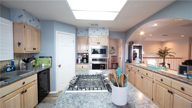 108 Tarpon Ct, Aransas Pass, TX 78336
