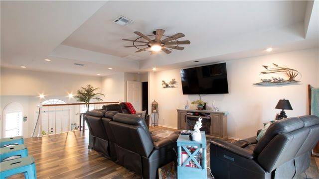 108 Tarpon Ct, Aransas Pass, TX 78336