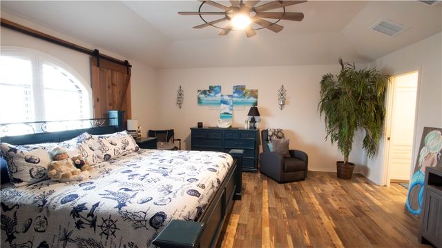108 Tarpon Ct, Aransas Pass, TX 78336