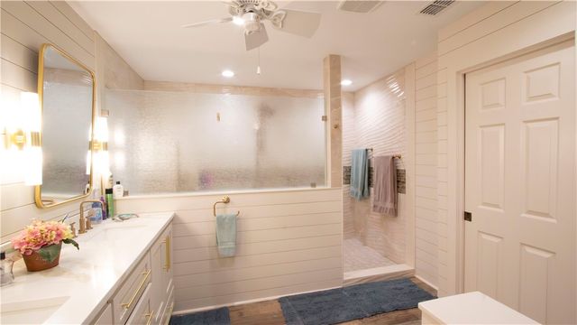 108 Tarpon Ct, Aransas Pass, TX 78336