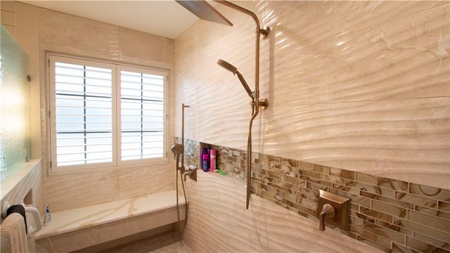 108 Tarpon Ct, Aransas Pass, TX 78336