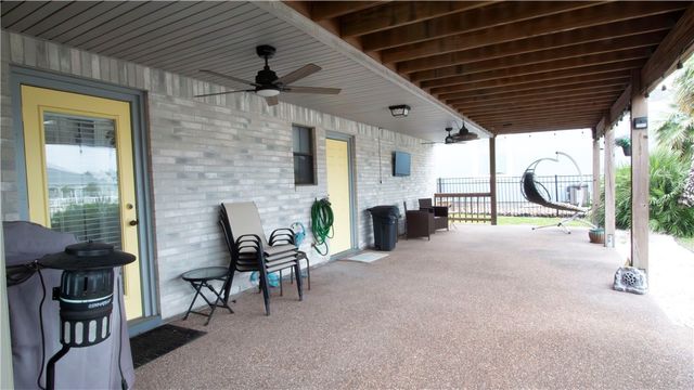 108 Tarpon Ct, Aransas Pass, TX 78336