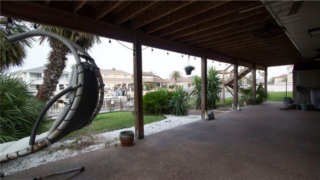 108 Tarpon Ct, Aransas Pass, TX 78336