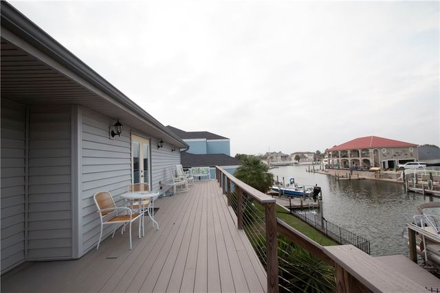 108 Tarpon Ct, Aransas Pass, TX 78336