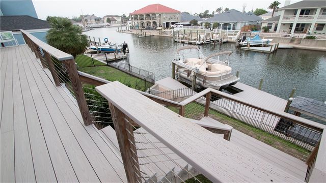 108 Tarpon Ct, Aransas Pass, TX 78336