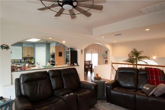 108 Tarpon Ct, Aransas Pass, TX 78336