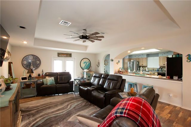 108 Tarpon Ct, Aransas Pass, TX 78336