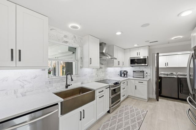 2600 NE 20th Street, Pompano Beach, FL 33062