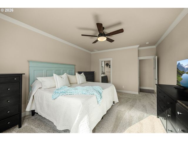 1054 VISTA OAKS Dr, Forest Grove, OR 97116