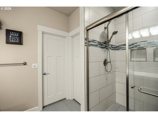 1054 VISTA OAKS Dr, Forest Grove, OR 97116