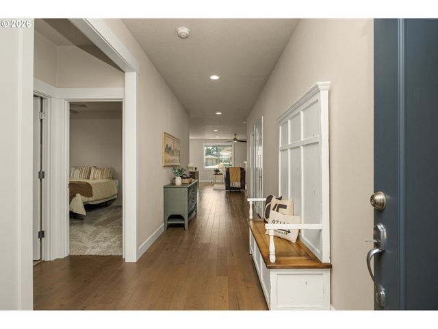 1054 VISTA OAKS Dr, Forest Grove, OR 97116