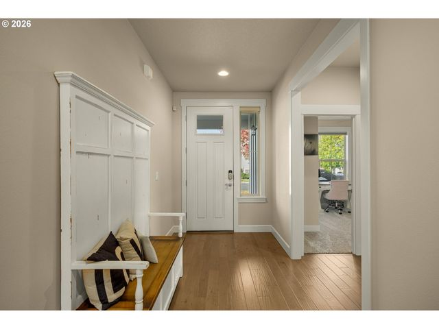 1054 VISTA OAKS Dr, Forest Grove, OR 97116