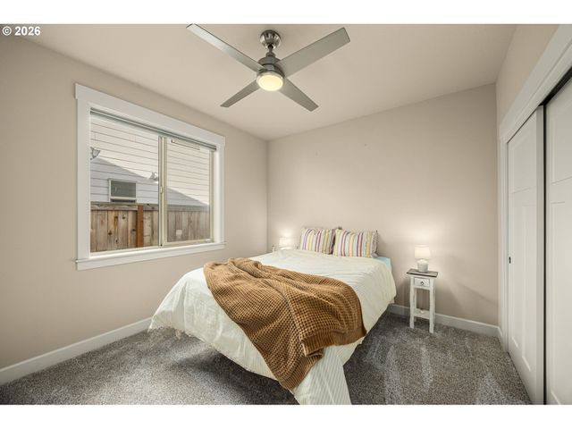 1054 VISTA OAKS Dr, Forest Grove, OR 97116