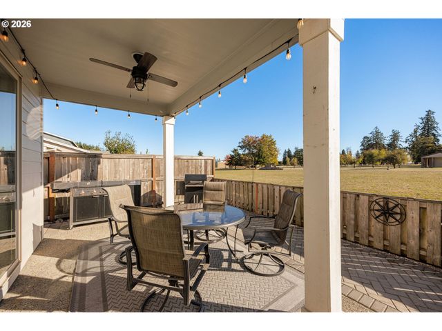 1054 VISTA OAKS Dr, Forest Grove, OR 97116