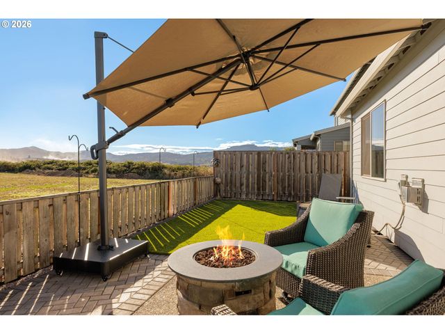 1054 VISTA OAKS Dr, Forest Grove, OR 97116