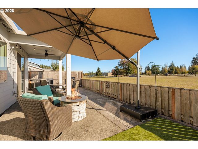 1054 VISTA OAKS Dr, Forest Grove, OR 97116