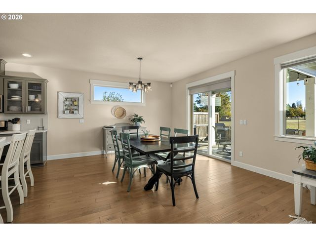1054 VISTA OAKS Dr, Forest Grove, OR 97116