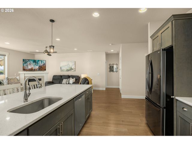 1054 VISTA OAKS Dr, Forest Grove, OR 97116