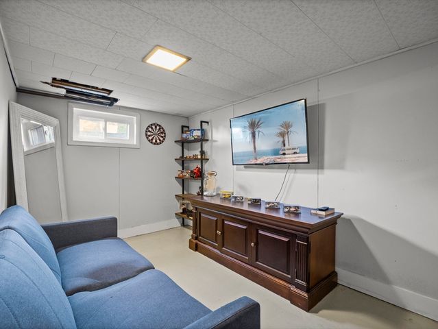 8 Francella Rd, Methuen, MA 01844