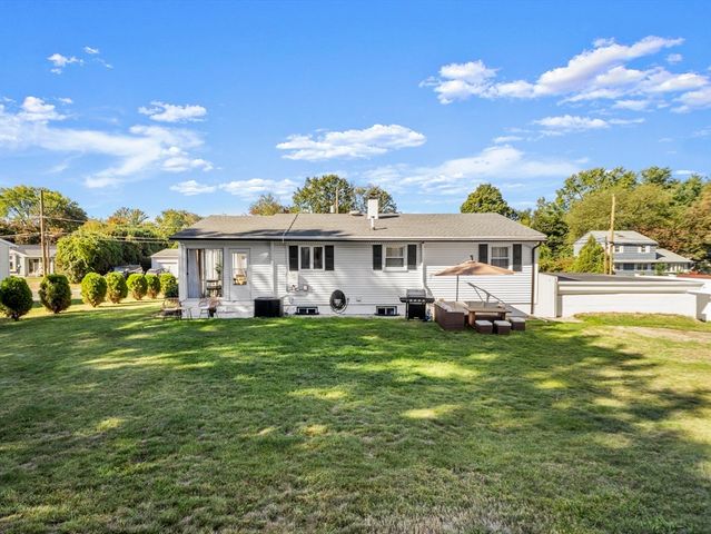 8 Francella Rd, Methuen, MA 01844