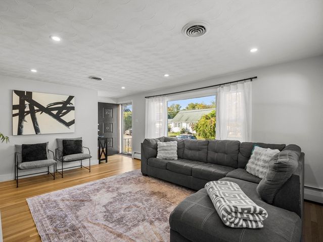 8 Francella Rd, Methuen, MA 01844